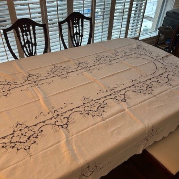 Vintage linen tablecloth - Picture 1 of 4